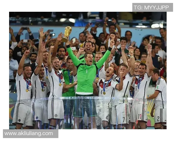 穆勒：德国足球巨星的传奇人生与世界杯征战历程