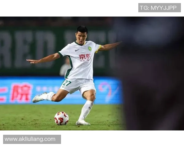 足坛巨星因伤病困扰命运起伏再度引发球迷热烈讨论 足坛巨星因伤病困扰命运起伏再度引发球迷热烈讨论