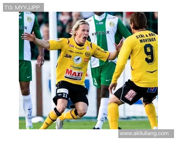 帅气足球明星带领球队逆袭冠军之路成就传奇人生