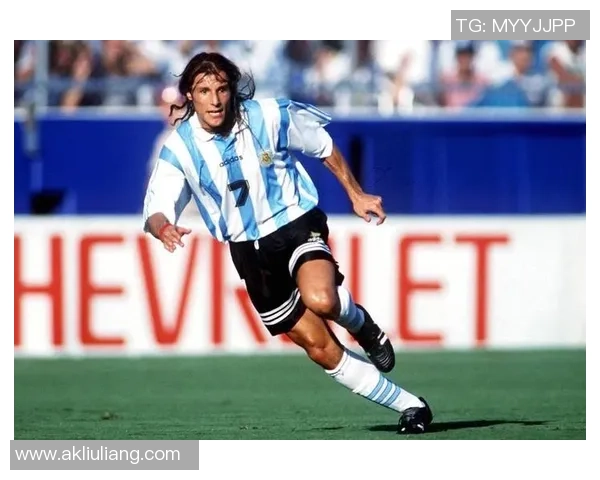 足球历史十大传奇巨星盘点 谁才是最强球员之争