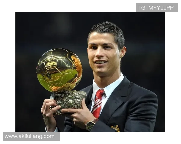 长发足球球星如何通过发带彰显个人风格与场上气质